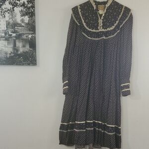 Vintage Gunne Sax Black Dainty Floral Prairie Dress Size 11 Juniors White Lace